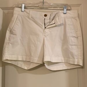 Old Navy white shorts. Size 4. Like new. 97% cotton.